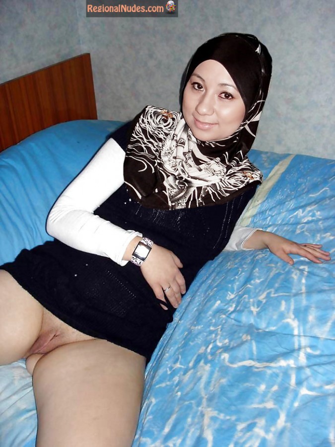 Islamic Turkish Woman Revealing Pussy Nude Photos